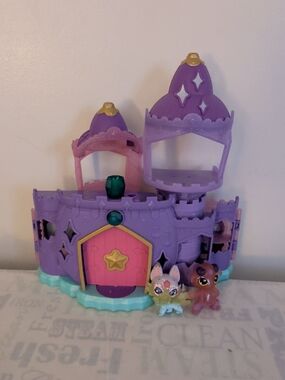 Moose Magic Mixies Mixlings Play Castle With 2 Figures That Glow In The Dark